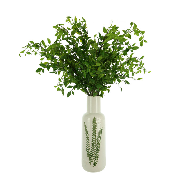 Nandina Maitland biologique moderne disposée dans un vase à feuilles en céramique