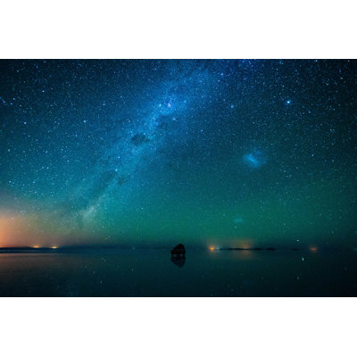 " Salar De Uyuni, BolIVia " by Weeraporn Puttiwongrak