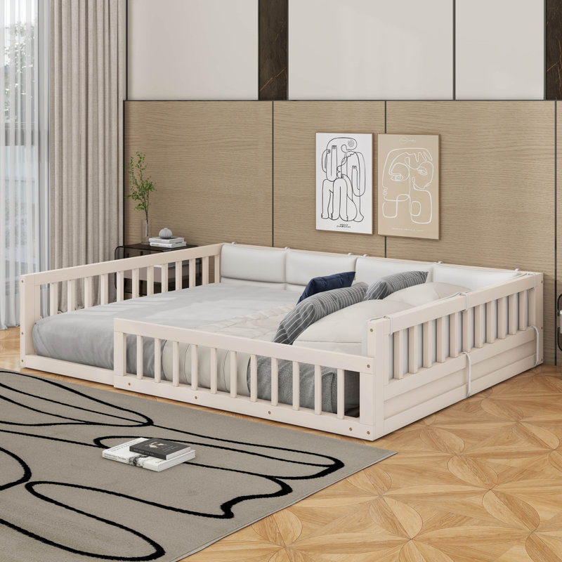 Lit plateforme double tapissier en bois avec garde-corps et coussin, Beige