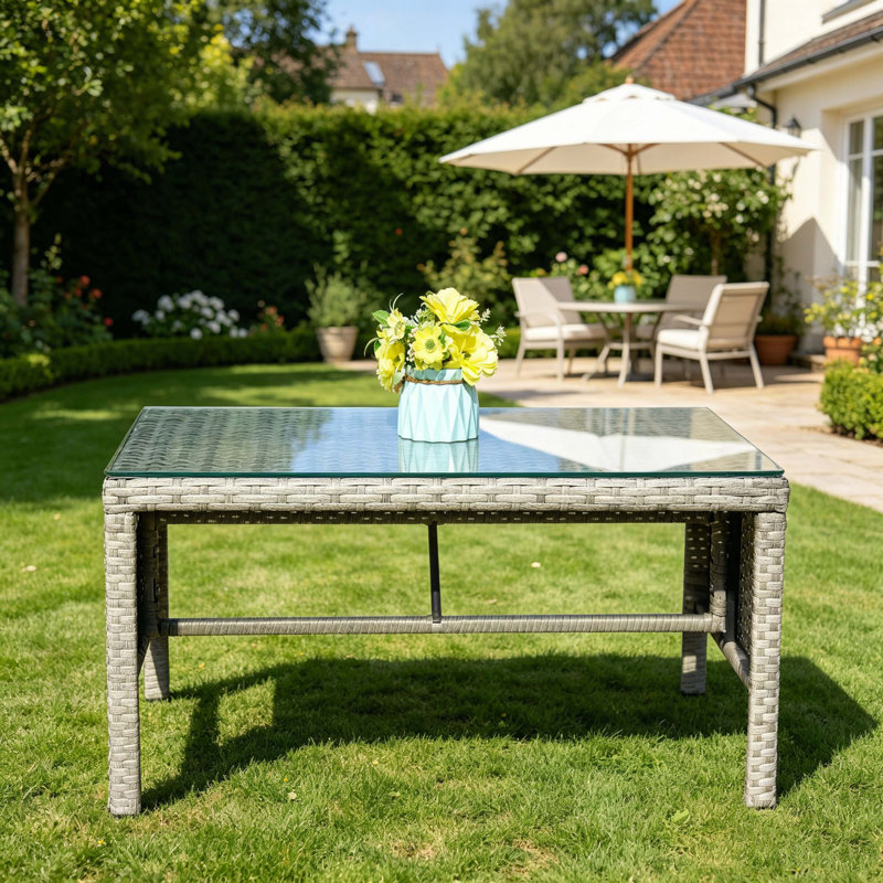 Table basse pour l'extérieur avec 1 table basse en verre trempé transparent