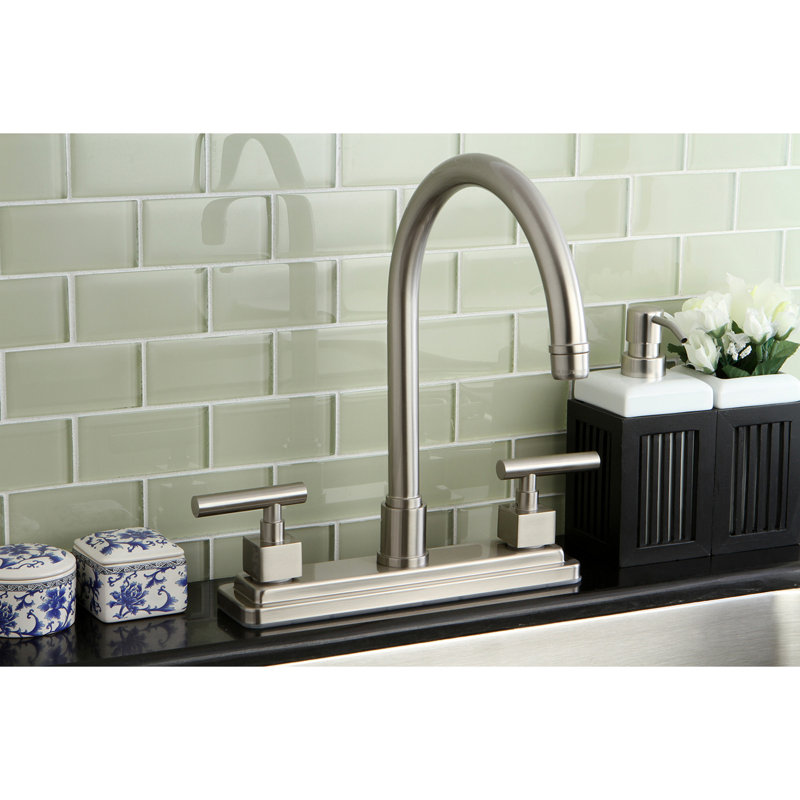 Robinet de cuisine central à deux poignées 8 po Kingston Brass Claremont, Nickel brossé, Sans douchette latérale