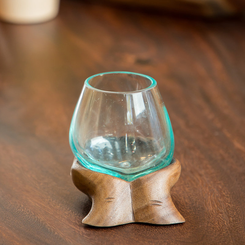 Vase en verre soufflé, H 5,20 po x l 6 po x P 4,80 po