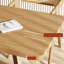 Ensemble de table de salle à manger en bois massif de style européen.-105643180
