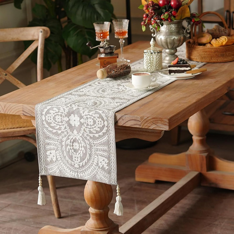 Chemin de table brodé Macramé gris