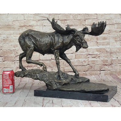 Grande sculpture d'orignal signée Wildlife