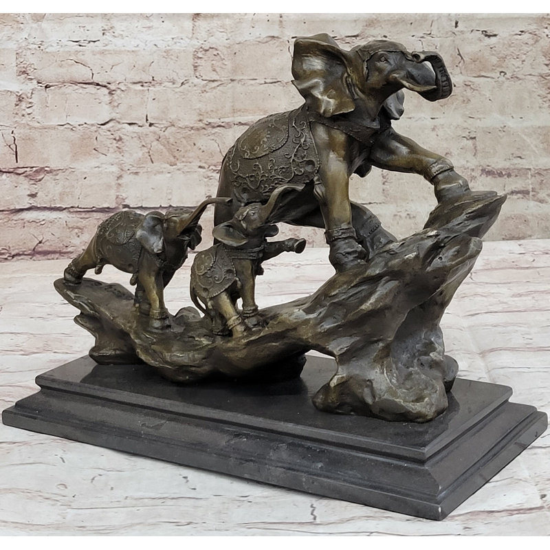 Wadhah Figurines & Sculptures