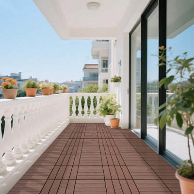 Carreaux de terrasse en plastique emboîtables pour une utilisation toutes saisons, imperméables, faciles à installer, capacité de charge élevée, idéaux pour les arrière-cours, les balcons et les espaces intérieurs et extérieurs.