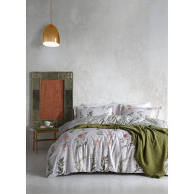 Quiltisse Cotton Floral Bedspread with Pillowcases