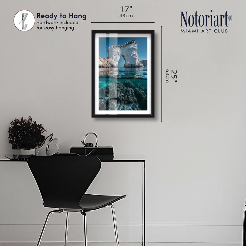Reflection Realities I Shadowbox Print par Notoriart, H 25 po x l 17 po, Noir
