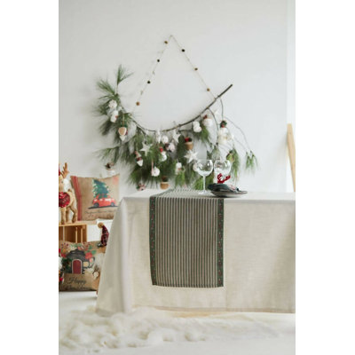 Fox Trot Pattern Linen-Feel Runner, Christmas Decorating