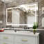Miroir de salle de bain 60 po x 32 po à DEL avec antibuée et capteur tactile - Miroir mural moderne sans cadre pour meuble-lavabo, salle de douche ou vestiaire