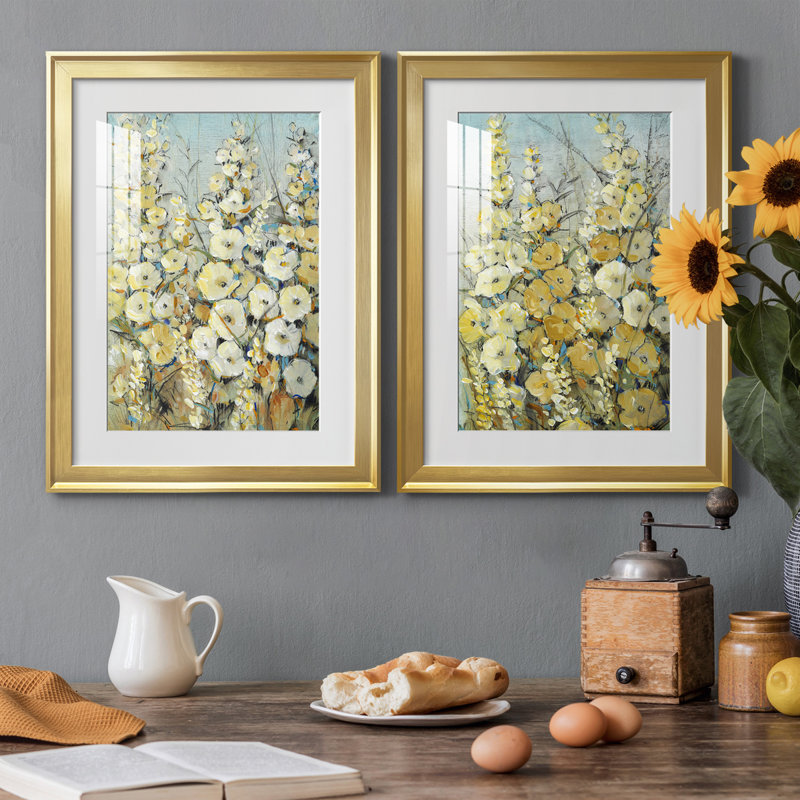 Cluster of Hollyhock I, reproduction encadrée de qualité supérieure - prête à être accrochée, Cadre doré