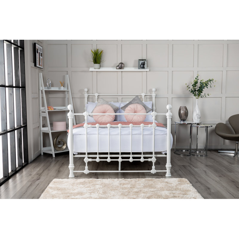 Victoria Metal Bed, Double (4'6)
