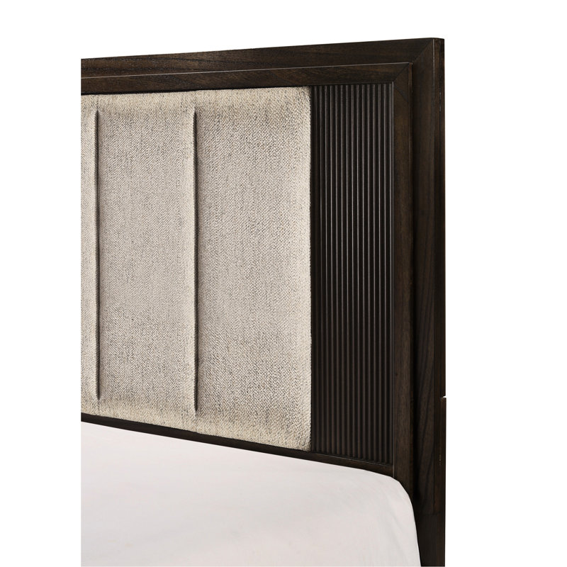 Lit contemporain très grand avec un attrait rustique, tête de lit tapissier brun, finition en bois riche et détails linéaires, finition 1pc, conception charmante élégante, 1 pièce