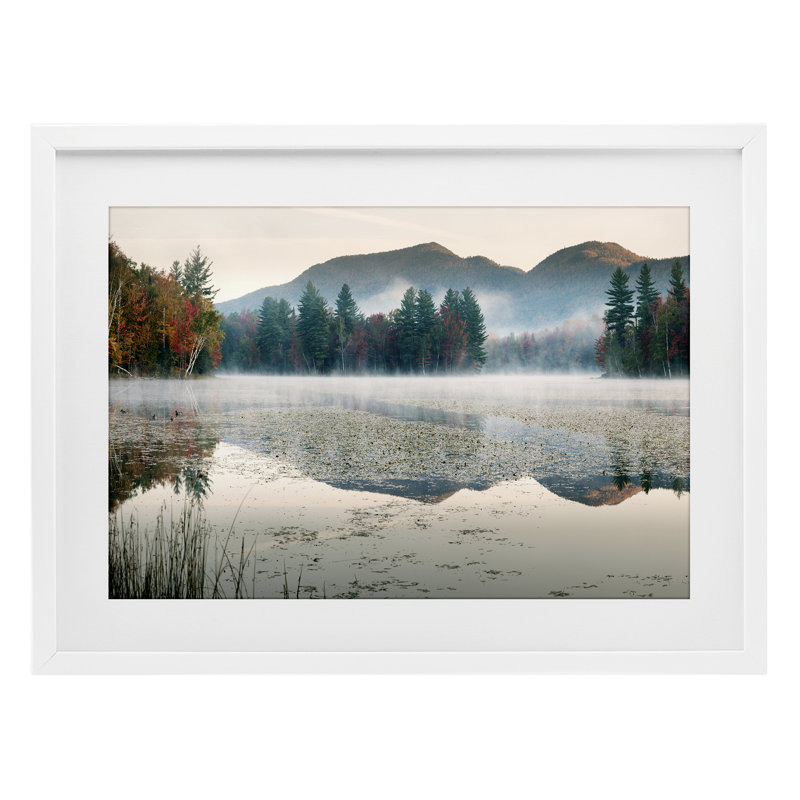 «Fall Foliage Circling Lake», reproduction encadrée sous verre, conception de Shelley Lake, H 14 po x l 20 po