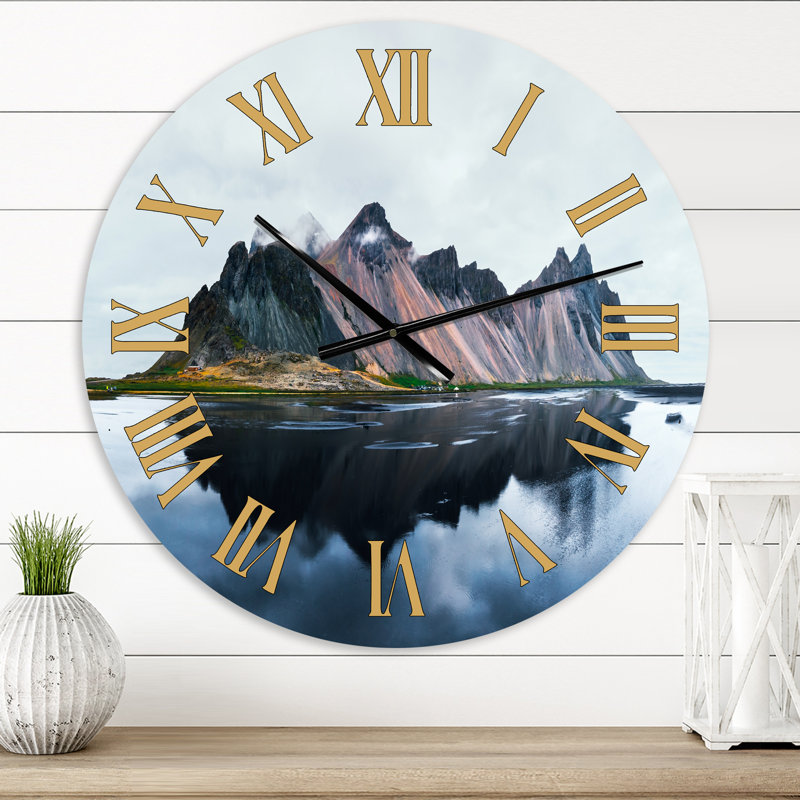 MountaIn Cliff Reflection on Lake - Horloge murale traditionnelle, Petit
