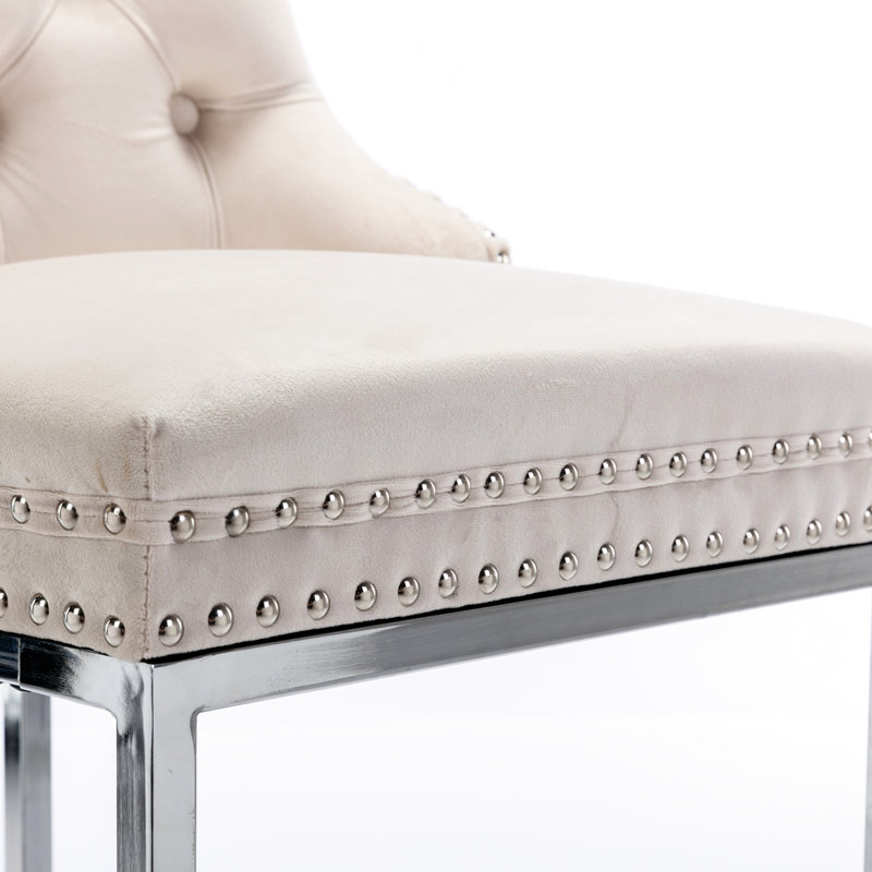 26 po. Tabourets de bar à hauteur de comptoir de 2. Tabourets modernes en velours à dossier et à rivets. Base en métal chromé. Siège rembourré de mousse. Beige. Convient au bar et à la salle à manger (2 pièces), dossier et rivets revêtus, pieds de base, beige