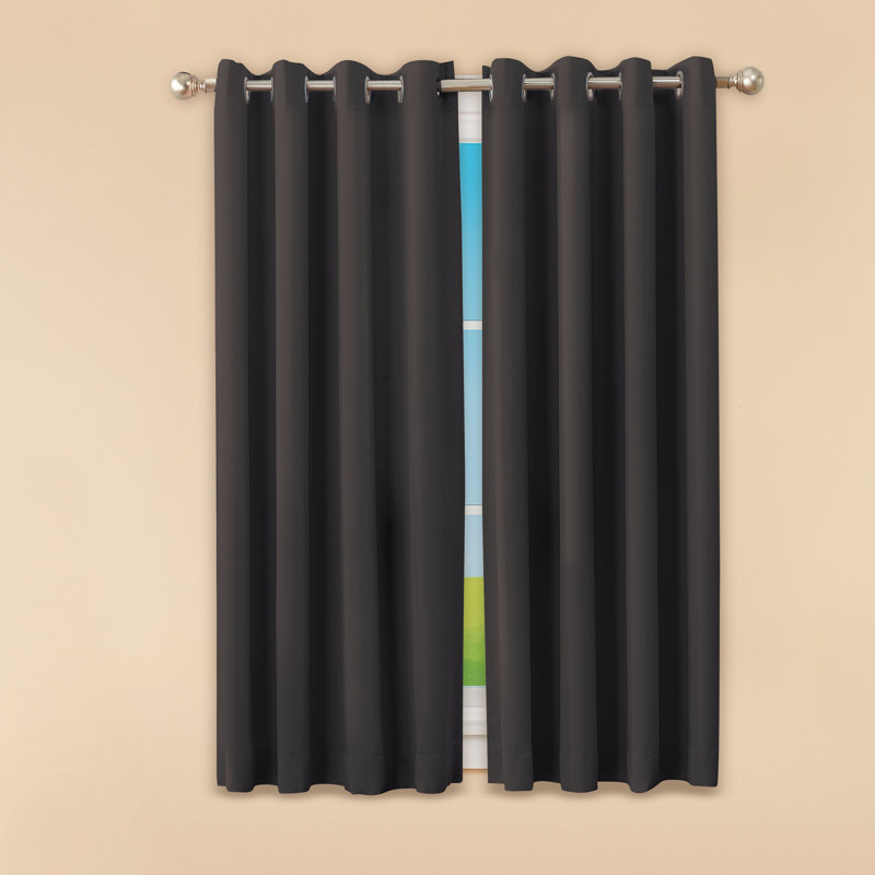 Paire de rideaux obscurcissant en polyester Karatasi, Largeur (53,5 po) x longueur (61,65 po), Noir