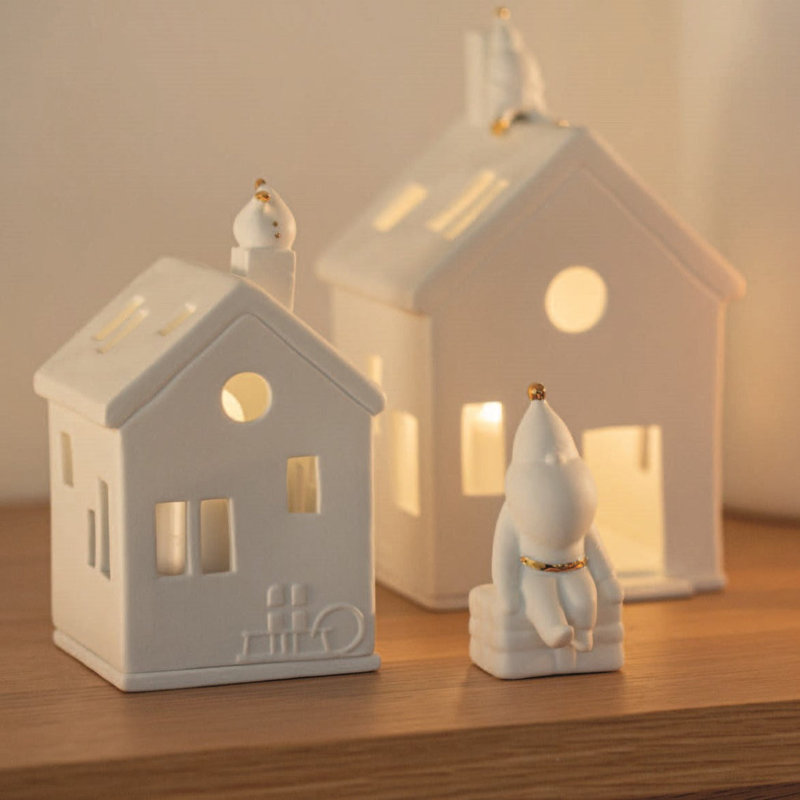 Ensemble de 3 maisons de père Noël et figurine