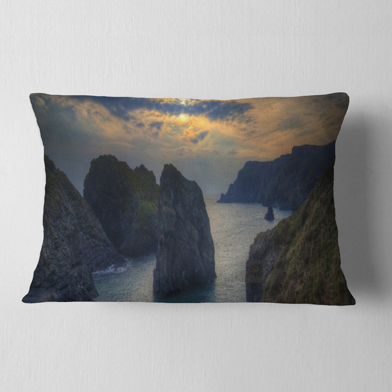 Coussin décoratif foncé Rocky Panorama Coastline - Sea & Shore, Rectangle, 12 po x 20 po