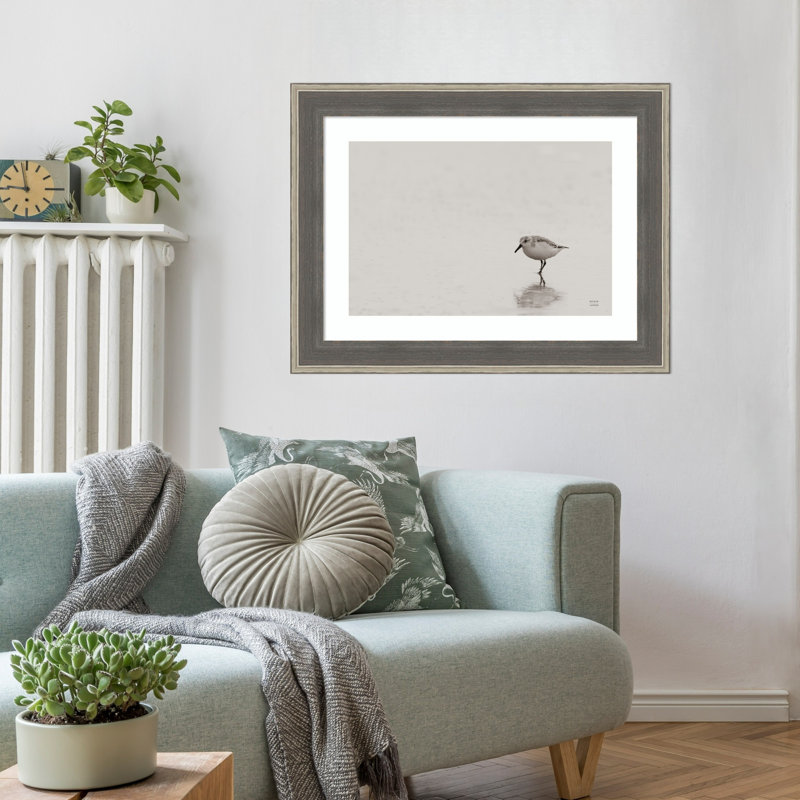 «Tybee Island Sanderling» par Waynesville, reproduction d'art encadrée sur bois, 22 x 29, Cottage Grey Silver