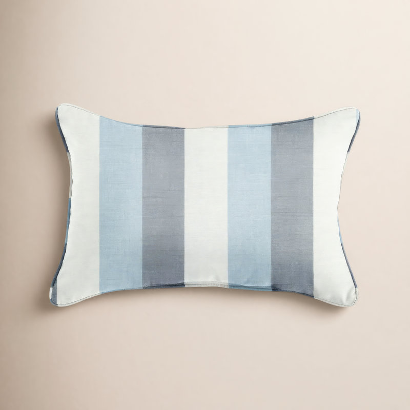Coussin Adel Sunbrella, 16 po x 26 po, Bleu / blanc, À rayures