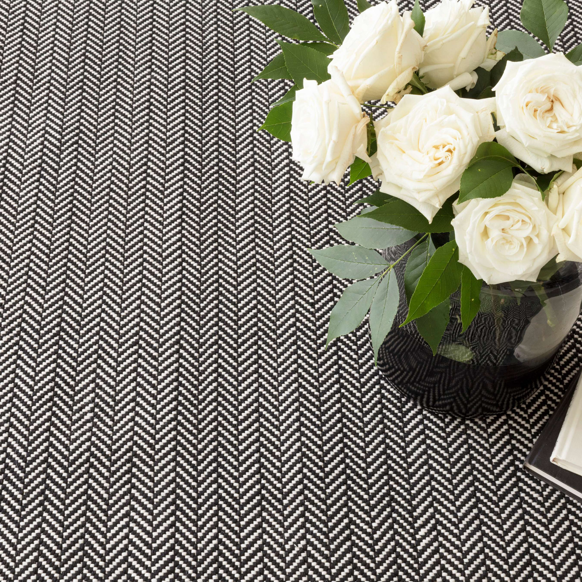 Herringbone Pearl Handwoven Indoor/Outdoor Rug, Runner 2'6" x 8', Black/Ivory