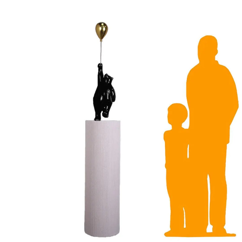 Statue ours avec ballon sur piédestal, Noir / Blanc / Doré