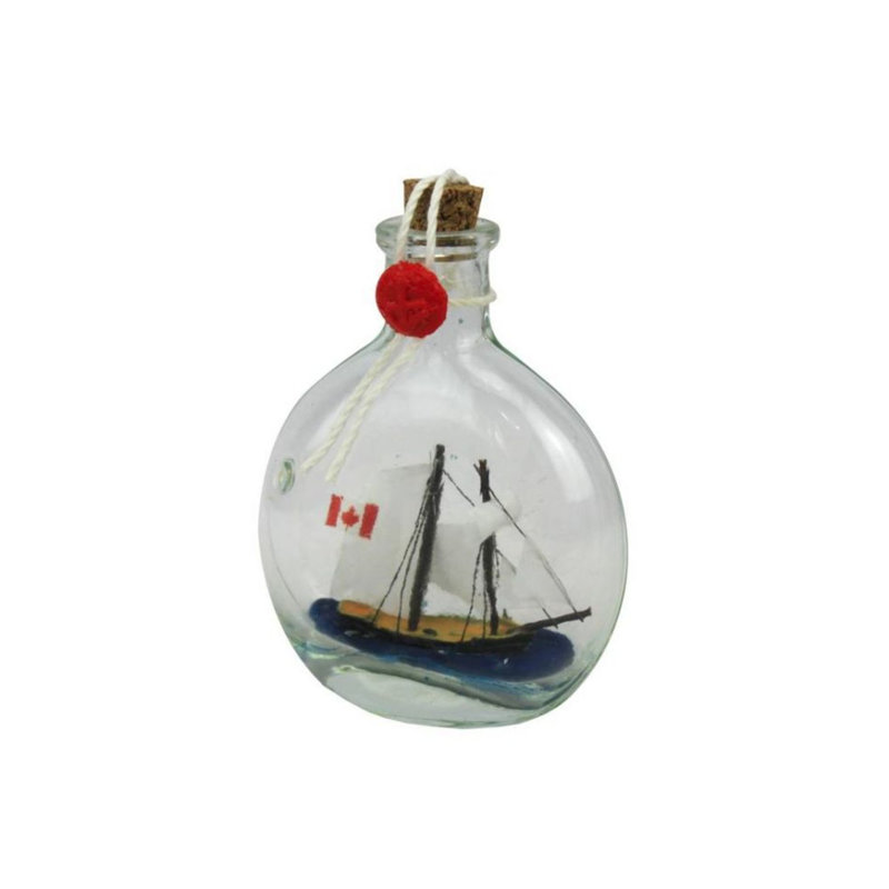 Bluenose voilier dans une bouteille en verre