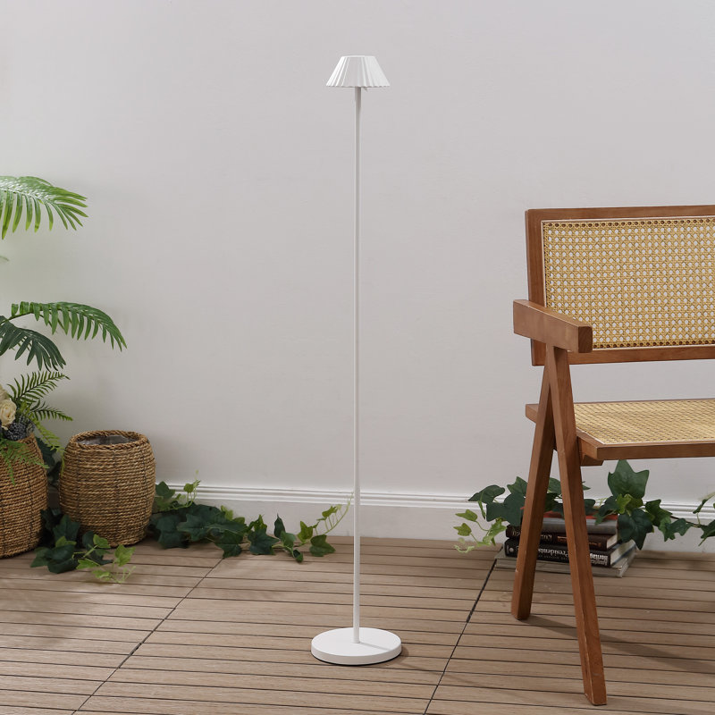 Lampe sur pied à abat-jour pliable en fer pliable à intensité réglable d'intérieur / d'extérieur 44 po Mallory, Blanc