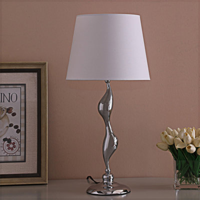 Lampe de table élégante en chrome argent et lin blanc
