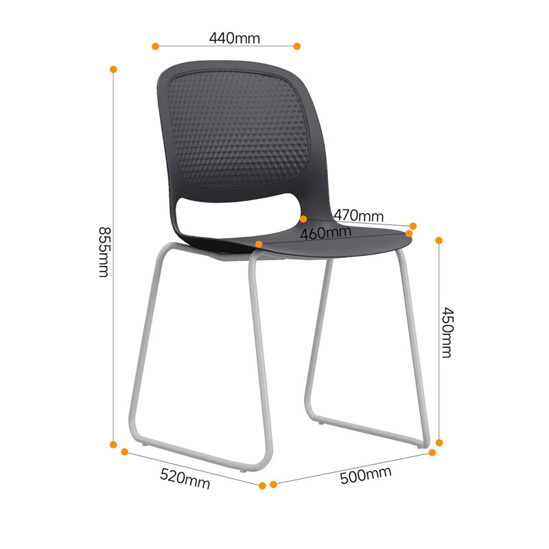 Un ensemble de 4 chaises empilables