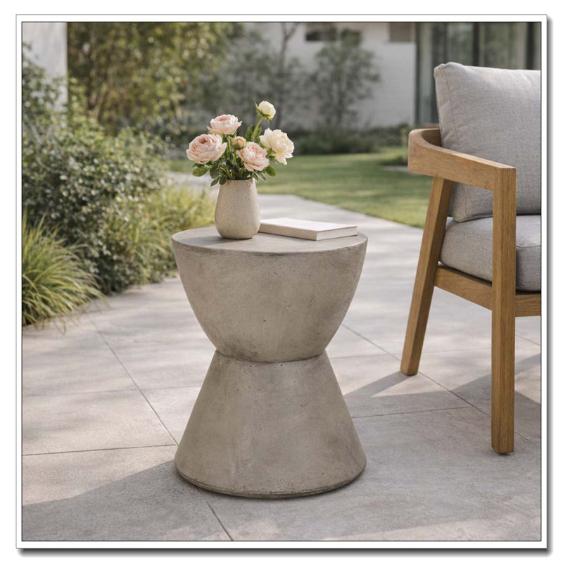 Table d'appoint d'extérieur en béton léger
