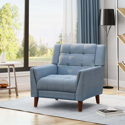 Fauteuil avec surpiqûres gaufrées et pieds en bois, parfait pour une assise élégante et confortable