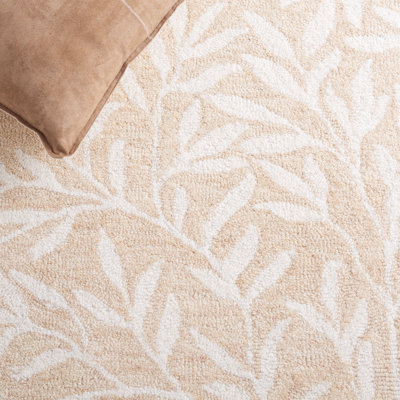 Jacameron Hand Tufted Wool/Cotton Floral Rug in Beige/Ivory