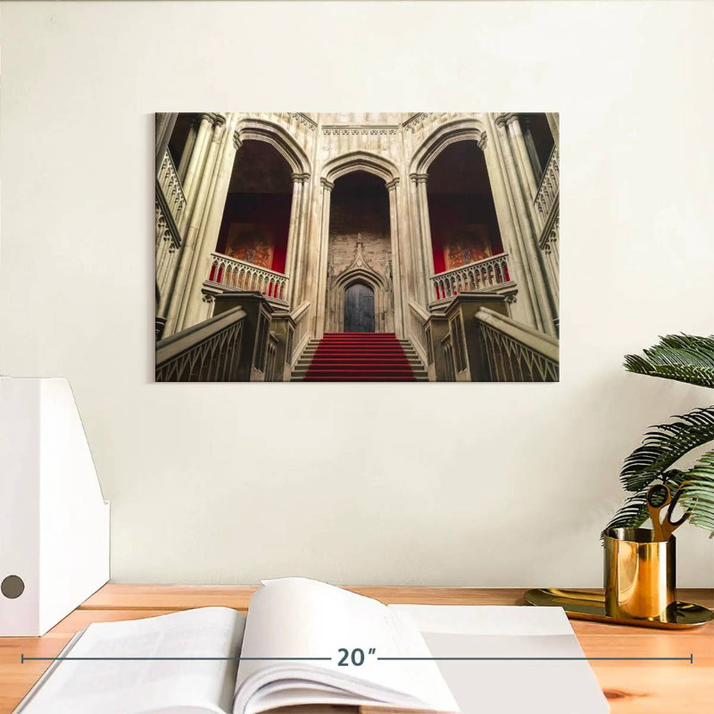 Grand escalier Old Castle, H 8 po x l 12 po