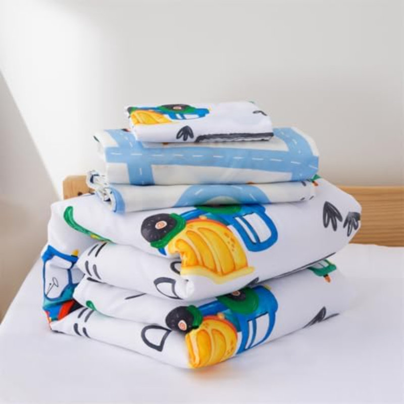 Ensemble de literie pour tout-petits 4 pièces pour bébés garçons, véhicules de camion aquarelle imprimés, comprenant un édredon, un drap plat, un drap-housse et une taie d'oreiller, multicolore