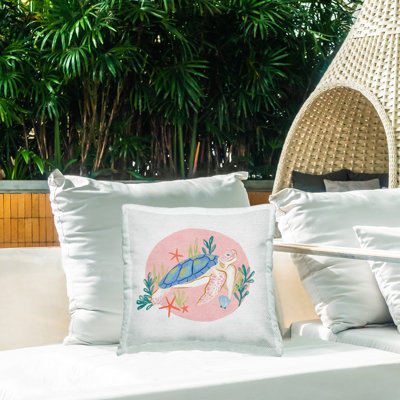 Coussin d'extérieur imprimé rose avec des tortues de mer