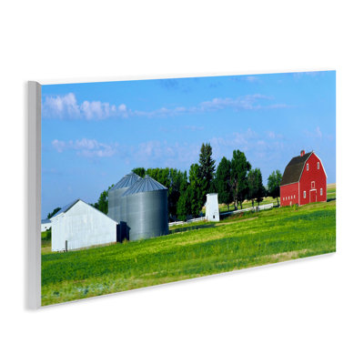 Grange avec plaque murale silo, design par Gail Peck