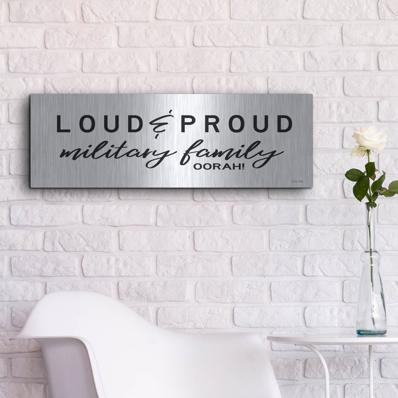 «Loud Proud Military Family» par Cindy Jacobs, H 12 po x l 36 po