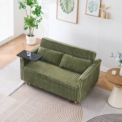 Le canapé en velours côtelé vert à double fonction, coulissant et à pousser, équipé d'un plateau de table mobile et de ports USB, convient aux salons et aux chambres à coucher.
