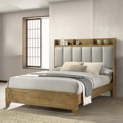 Grand lit de style transitionnel avec ports, tête de lit tapissier brun pour la rénovation de la taille de la chambre à coucher et la rénovation fonctionnelle