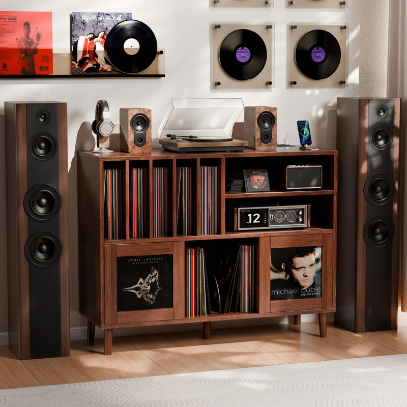 Meuble pour platine vinyle avec rangement et station de charge, meuble vintage en noyer de 120 cm avec portes coulissantes