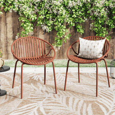 2 chaises de patio orange - empilables, simples et modernes. Pieds en métal + dossier en plastique. Capacité de 300 lb. Siège ergonomique confortable. Conception respirante. Plastique imperméable. L 25,77 po x l 22,12 po x H 31,66 po