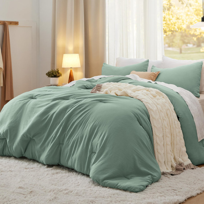 Bedsure Reversible Prewashed Comforter Set, King Comforter + 2 Standard Pillowcases, Sage Green
