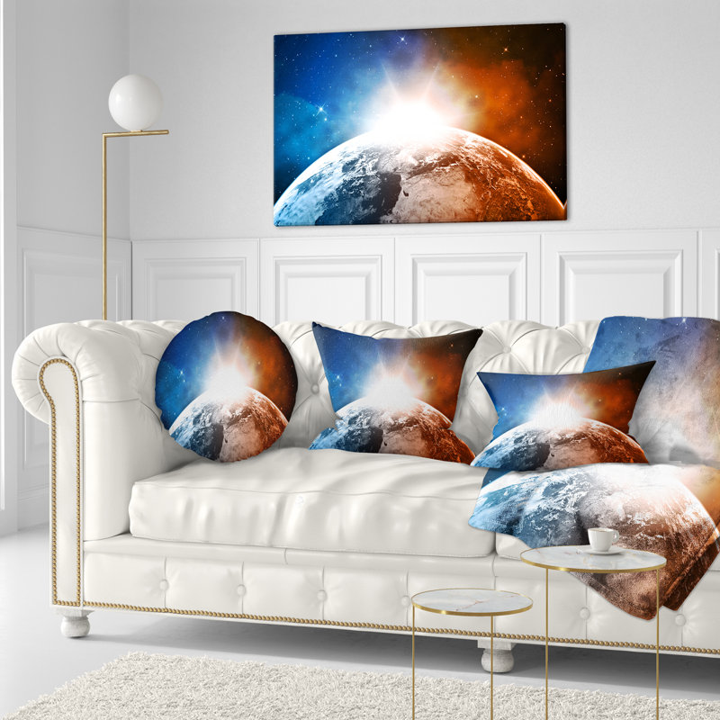 Planète avec lever de soleil dans l'espace - Coussin décoratif à imprimé paysage