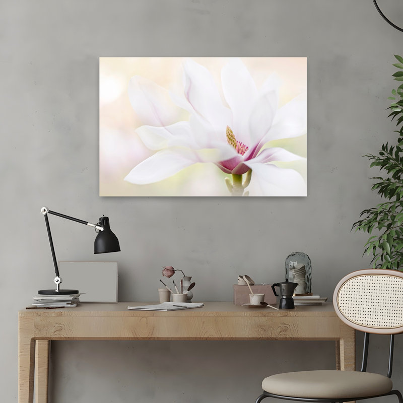 Art contemporain fleur de magnolia, H 16 po x l 24 po