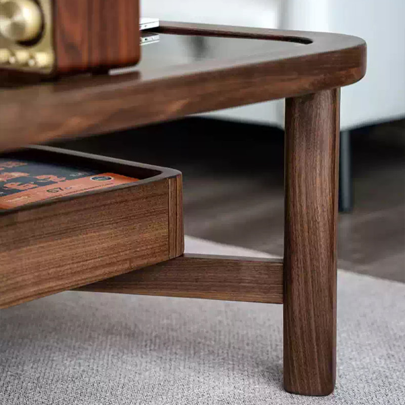 table basse en noyer de style antique