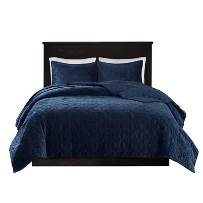 Plush Velvet Quilt Set with Geometric Design and Antimicrobial Treatment