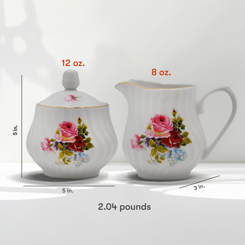 Sucrier en porcelaine blanche Priya avec couvercle et pot à crème, motif floral en relief et garniture or 24 carats (ensemble de 2)